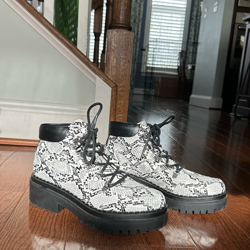 Lightly Worn, super comfy